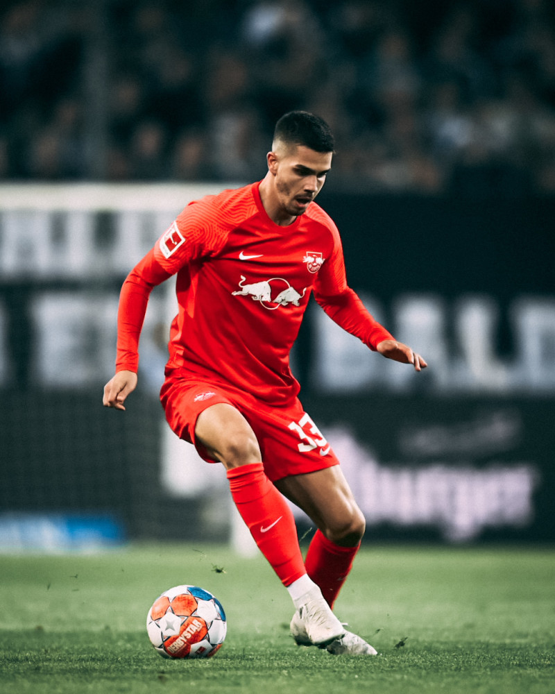 九游网页版登录入口-赛地聚焦——欧联关键时刻热度飙升，莱比锡门线救险，话题不断，数据趋势出现新变化-九游网页版登录入口