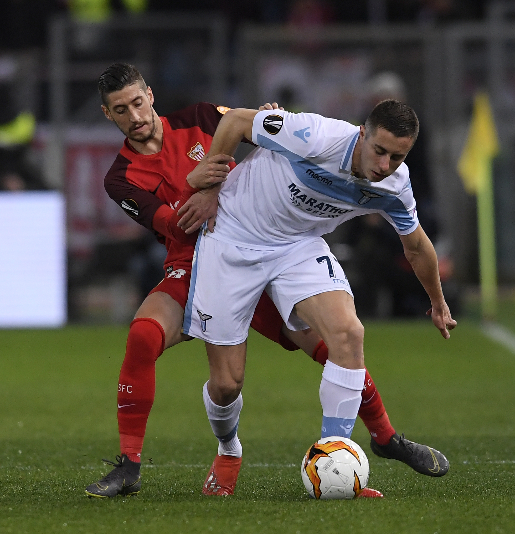 九游体育app-塞维利亚迎欧联关键赛;清晨防线松动;质疑声仍在;医务组通报恢复-九游体育app