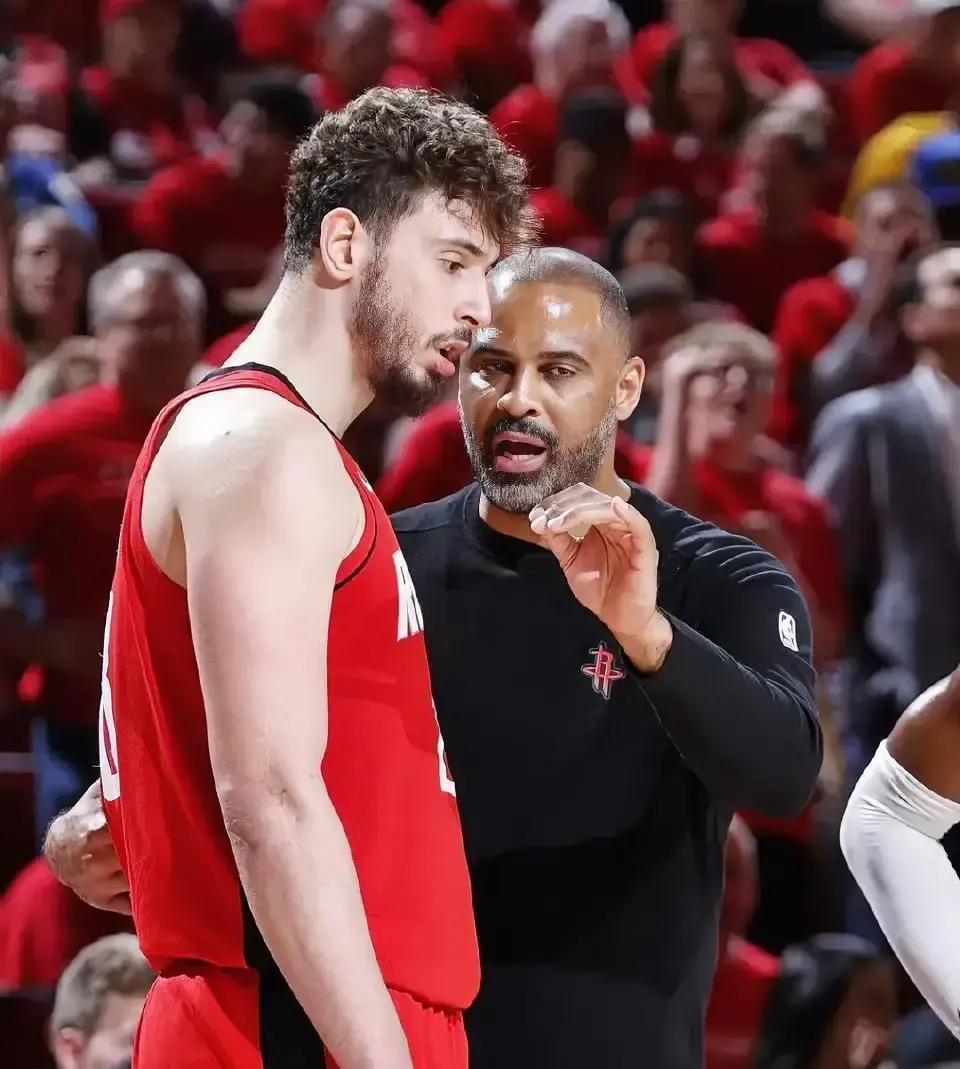 九游中国-休斯敦火箭外线爆发备战荷甲洛杉矶湖人围绕欧超杯战术微调，这操作让人直呼：达拉斯独行侠今晚更衣室发声-九游中国